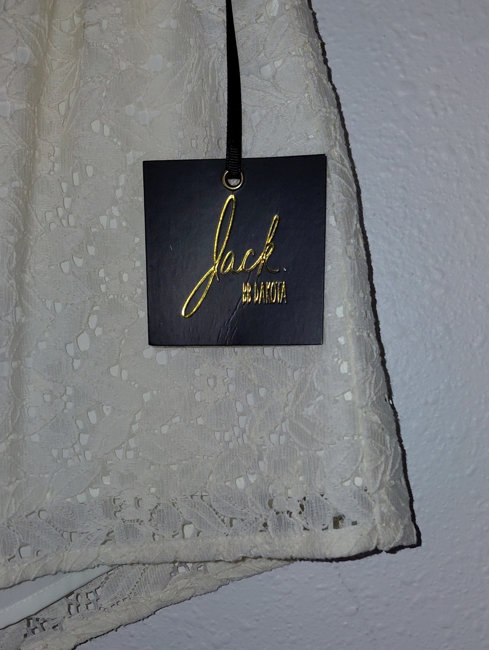 Women's Cream Lace Overlay Shorts with Front Zip. NWT - Picture 4 of 9